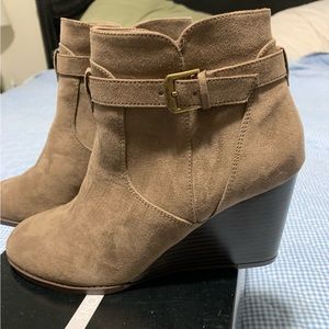 Booties. Wedge heel